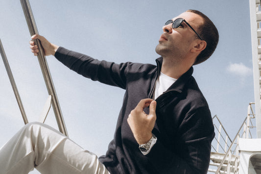 Homem com camisola de meio fecho ATELIER 23 em lã merino escura