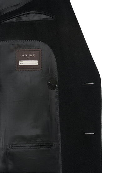 Viscose lining of the black single-breasted overcoat
