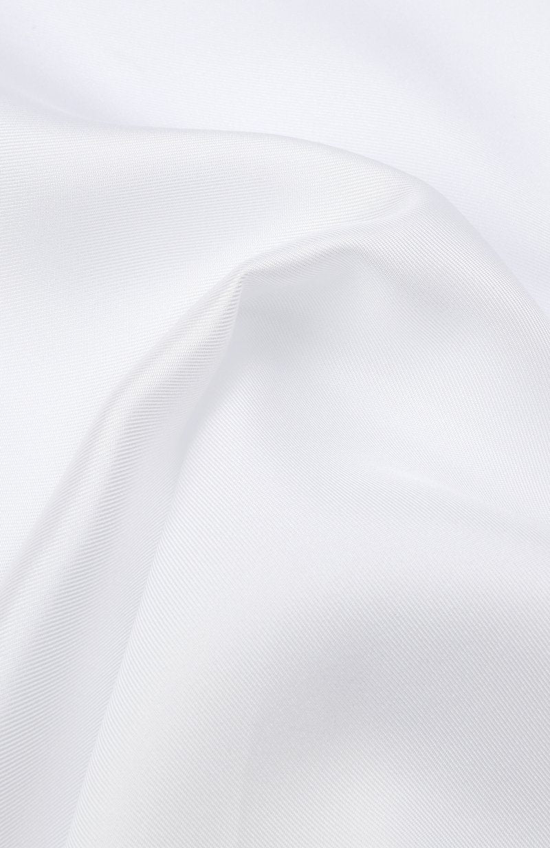 Close-up of the white silk twill of the ATELIER 23 pocket square